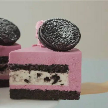 Cheesecake cu Oreo și ciocolată Ruby