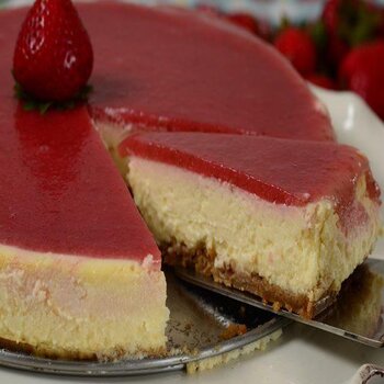 Cheesecake cu capșuni rețetă fără coacere